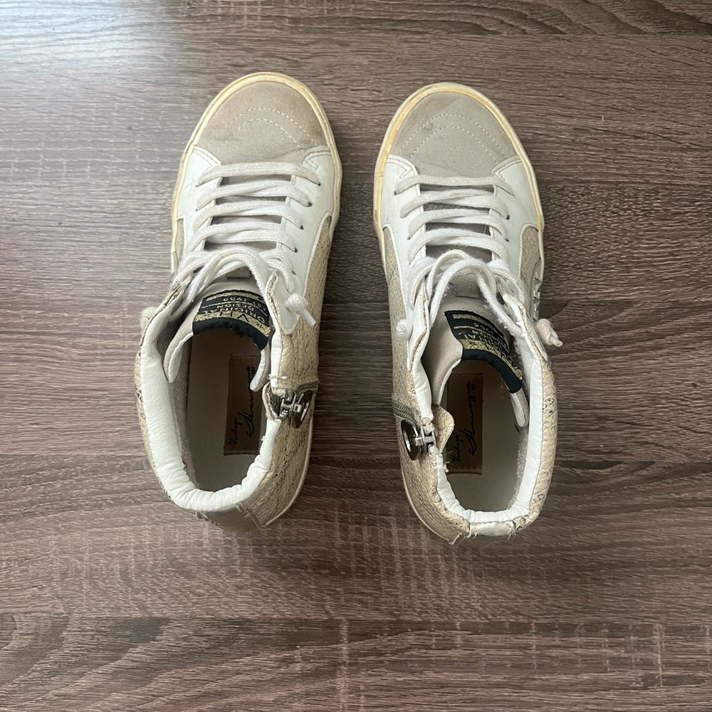 Vintage Havana White and Tan Star Sneakers - Picture 2 of 7